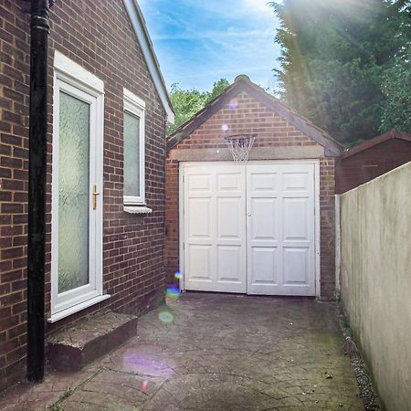 Luxe 5 Bed Bungalow In Snodland, Medway, Kent Ngoại thất bức ảnh